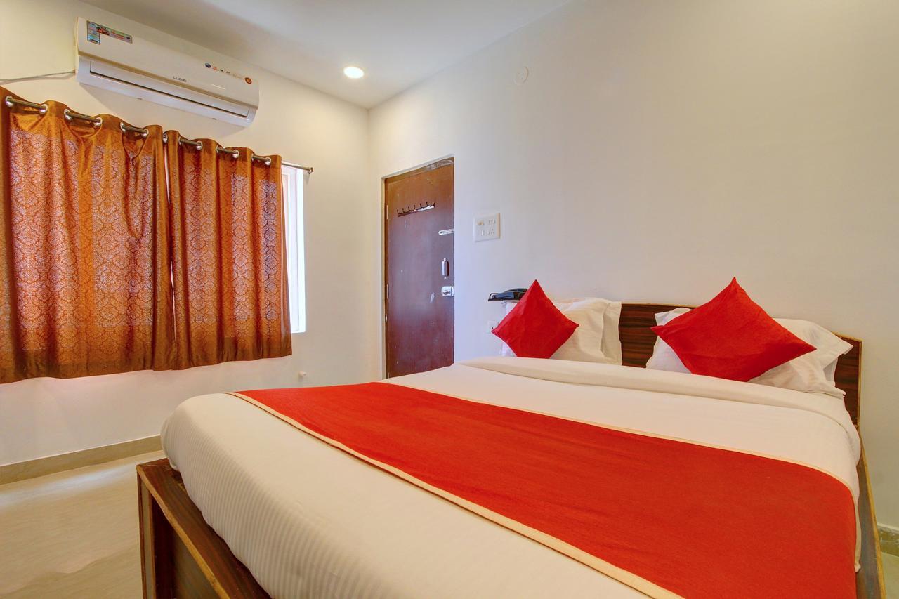Oyo 11670 Hotel Vishnu Priya Residency Hyderabad Exterior foto
