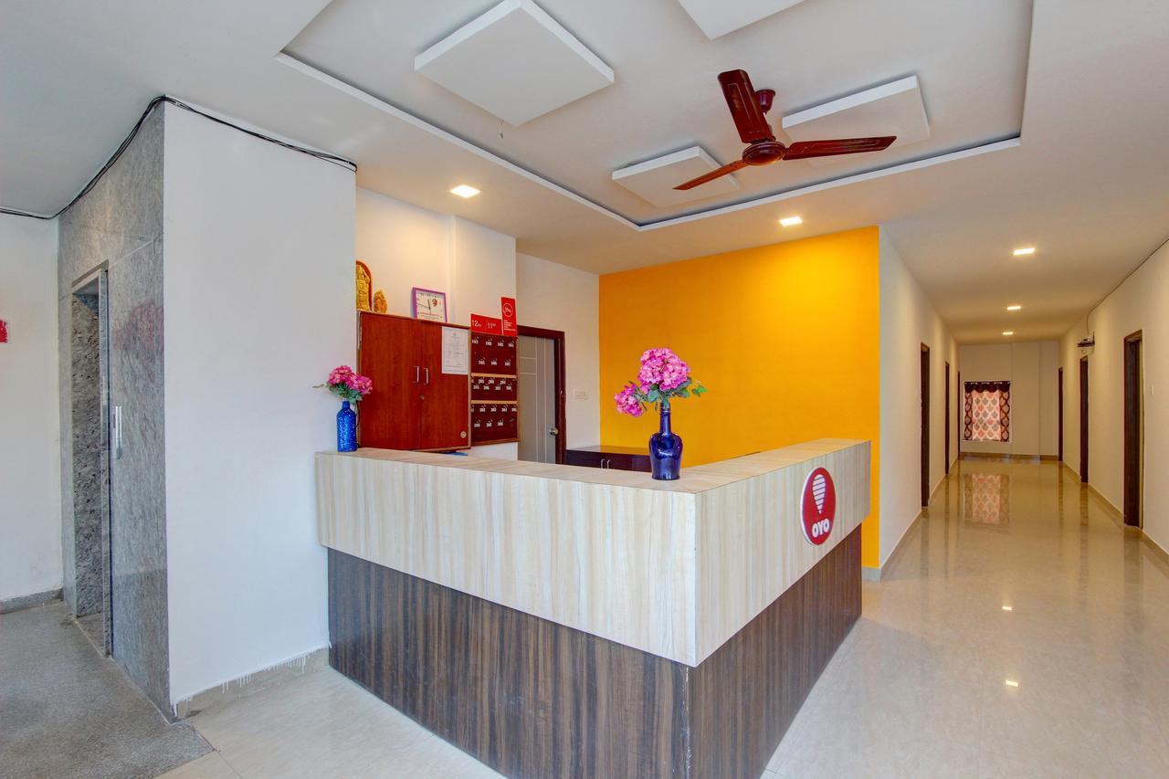 Oyo 11670 Hotel Vishnu Priya Residency Hyderabad Exterior foto