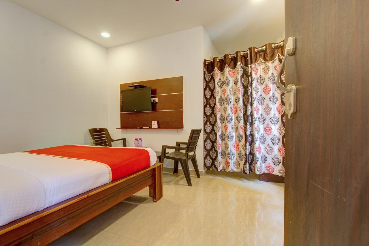 Oyo 11670 Hotel Vishnu Priya Residency Hyderabad Exterior foto