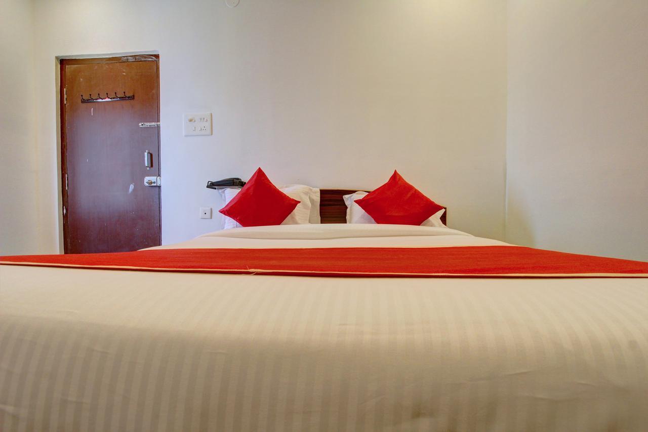 Oyo 11670 Hotel Vishnu Priya Residency Hyderabad Exterior foto
