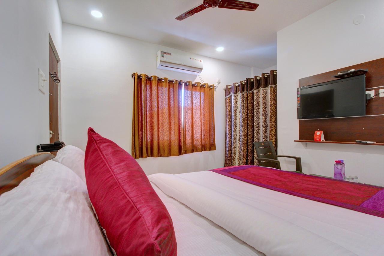 Oyo 11670 Hotel Vishnu Priya Residency Hyderabad Exterior foto